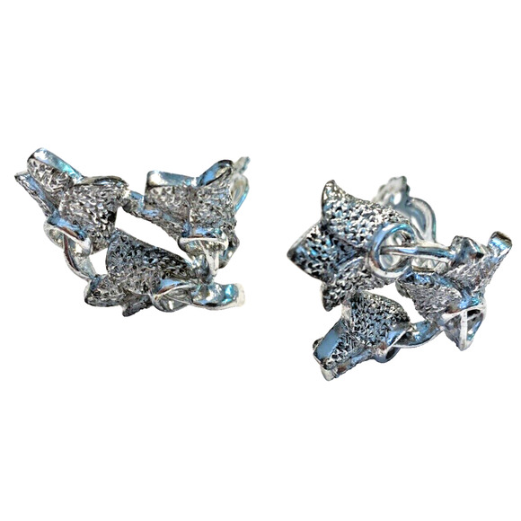 Vintage Mid Century Clip On Earrings Silver Textured Dimensional Mod Flowers - Picture 5 of 7